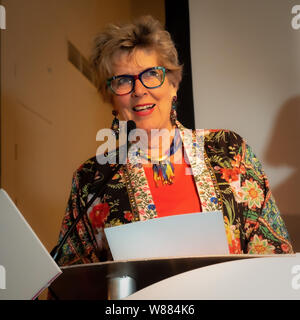 Prue Leith (prudenza Margaret Leith), CBE, celebrity ristoratore, catering, presentatore televisivo ed emittente, imprenditrice, giornalista, di cucina Foto Stock