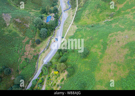 Riprese aeree su verdi pendii di cardatura Mill Valley in Church Stretton, Shropshire, Regno Unito Foto Stock