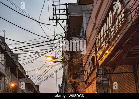 New Delhi, India, 19 Feb 2018 - cavi aerei creare un labirinto di ratti Foto Stock