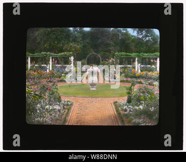 Ballyshear, Charles Blair MacDonald house, Shinnecock Hills, Southampton, New York. Flower Garden Foto Stock