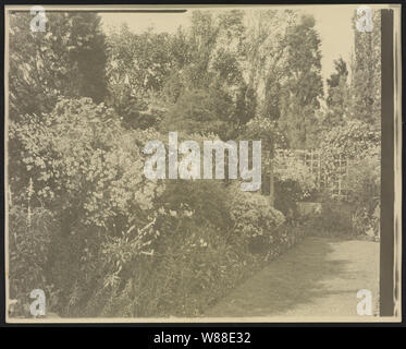 Beacon Hill House, Arthur Curtiss James house, Beacon Hill Road, Newport, Rhode Island. Blue Garden, fiore confine Foto Stock