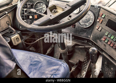 Controllo cabina vecchia bus vintage close up. veicoli del secolo scorso Foto Stock