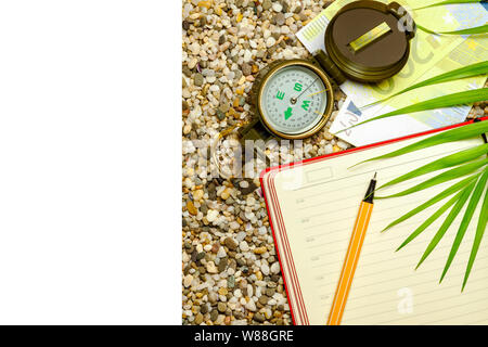 Tema turistico, spiaggia sabbiosa, kuompas, notebook Foto Stock