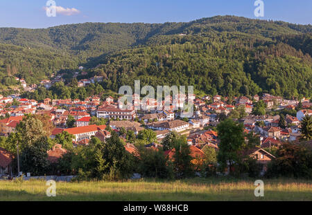 Bella vista panoramica della città vecchia in Tryavna, Bulgaria. Foto Stock