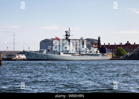 F352, HDMS Peder Skram, una fregata nella Royal Navy danese fino al 1990, ora un museo nave ormeggiata in Holmen, Copenhagen, Danimarca Scandinavia Foto Stock