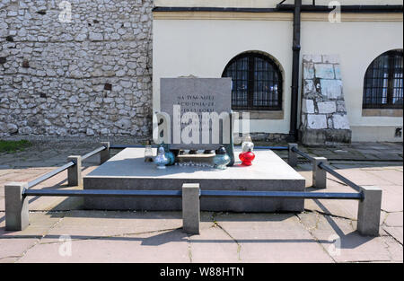 Memorial fuori la Vecchia Sinagoga. Ora una filiale del Museo Storico, Kazimierz, Cracovia. Foto Stock