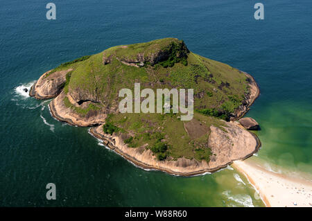 Foto aerea di Pedra do Pontal, situato nel Recreio dos Bandeirantes quartiere nella parte occidentale della città di Rio de Janeiro in Brasile. Foto Stock