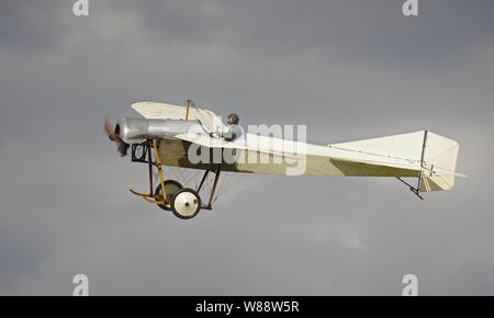 1912 Blackburn monoplan tipo D airborne al Shuttleworth Airshow militare il 7 Luglio 2019 Foto Stock
