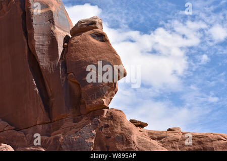 Profilo volto fatto di pietra Foto Stock