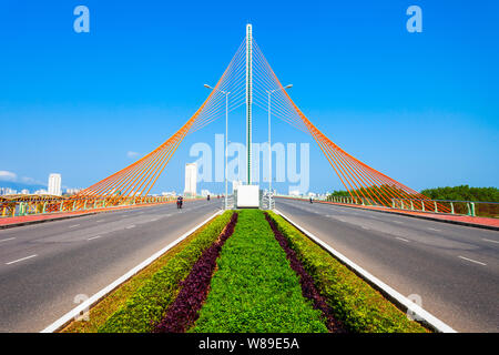 Cau Nguyen Van Troi Tran Thi Ly Bridge è un ponte che attraversa il fiume Han a Danang city in Vietnam Foto Stock