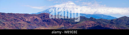 Il monte Ararat, Agri Dagi, la montagna più alta in estremo oriente della Turchia, il luogo di riposo dell'Arca di Noè, snow-capped e composto dormienti vulcano Foto Stock