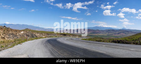 Il monte Ararat, Agri Dagi, la montagna più alta in estremo oriente della Turchia, il luogo di riposo dell'Arca di Noè, snow-capped e composto dormienti vulcano Foto Stock