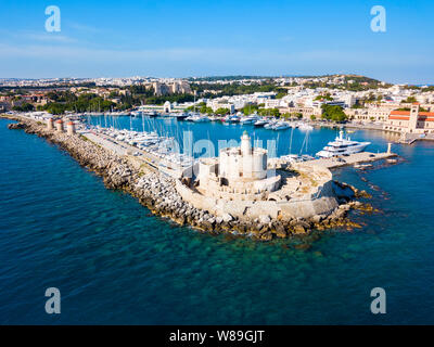 Saint Nicholas Fort a Mandrachi porto di Rodi città antenna porto vista panoramica nell' isola di Rodi in Grecia Foto Stock