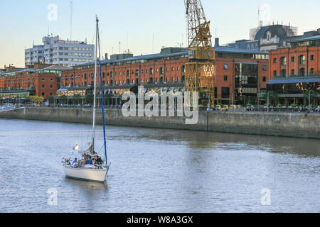 Buenos Aires, 21 Gennaio 2010: il Puerto Madero a Buenos Aires, un reurbanized area della città Foto Stock