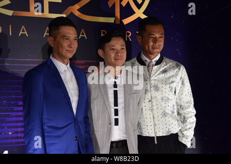 Hong Kong attori Nick Cheung, sinistra e Louis Koo pongono al Media Asia parte durante il XIX Festival Cinematografico Internazionale di Shanghai in Cina a Shanghai Foto Stock