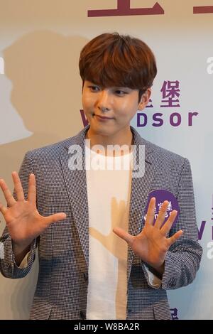 Il cantante e attore Kim Ryeo-wook, meglio conosciuto dal mononym Ryeowook, Corea del Sud boy gruppo Super Junior partecipa a una riunione della ventola e autografo assor Foto Stock