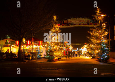 Hude, Germania - 2 Dicembre 2017: Huder Mercatino di Natale ai primi di dicembre Foto Stock