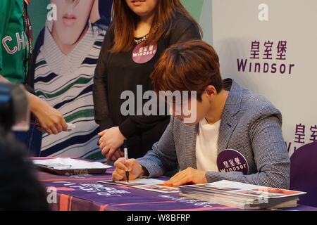 Il cantante e attore Kim Ryeo-wook, meglio conosciuto dal mononym Ryeowook, Corea del Sud boy gruppo Super Junior partecipa a una riunione della ventola e autografo assor Foto Stock