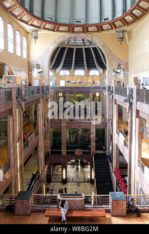 America Messico - Il Palacio de Bellas Artes di Città del Messico è la opera house e la sala concerti, il più importante del Messico. All'interno i murales di José Clemente Orozco, Diego Rivera e David Alfaro Siqueiros, tra gli altri. Il Palazzo delle Belle Arti è il monumento più importante del paese dedicato al meglio delle belle arti ed è stata dichiarata monumento artistico dall'UNESCO nel 1987. L'edificio ospita numerose camere e mostre di opere d'arte. Spicca fra tutti la grande sala che ha una capacità di 1.900 spettatori e un boccascena 24 piedi di lunghezza. In questa sala sono esposti gli oggetti AMO Foto Stock