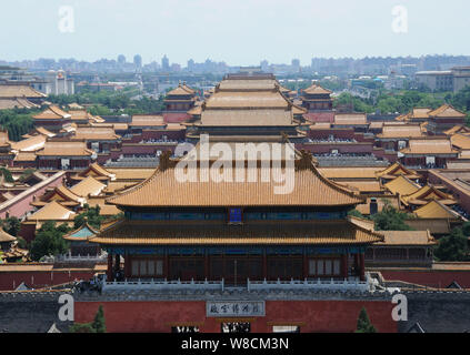 Vista del Palazzo Museo, conosciuta anche come la Città Proibita, a Pechino, in Cina, 13 giugno 2015. Il Museo del Palazzo, alloggiato all'interno della Città Proibita, l Foto Stock