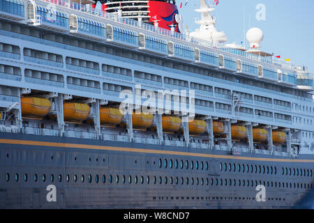 Nave da crociera Disney Wonder sul mare, settembre 2018 Norvegia Kristiansand Foto Stock