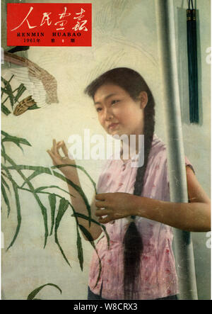 Questo coperchio della Cina 9 pittorica problema nel 1961 dispone di una giovane donna cinese a lavorare su un Suzhou bifacial ricamo. Foto Stock