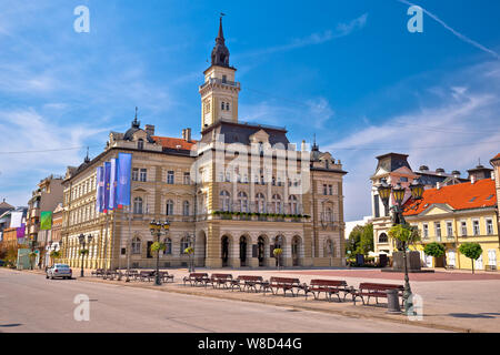 Piazza della Libertà a Novi Sad e archi e vista di architettura, regione della Vojvodina di Serbia Foto Stock