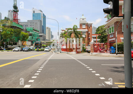 Il traffico lo svincolo a South Bridge Road Singapore Foto Stock