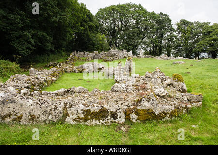 Lligwy Din (Din Llugwy) rimane di insediamento di una capanna Celtic Circle cascina risalente ai tempi dei romani. Moelfre, Isola di Anglesey, Galles, Regno Unito, Gran Bretagna Foto Stock