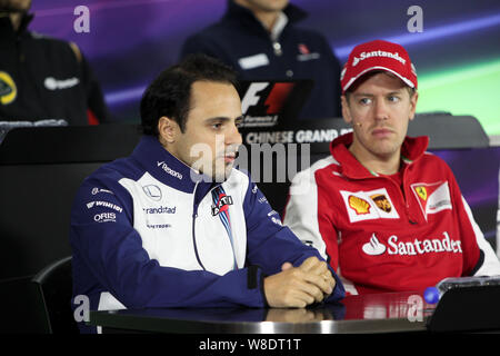 Il brasiliano F1 driver Felipe Massa di Williams, sinistra e tedesco F1 driver Sebastian Vettel Ferrari di partecipare a una conferenza stampa per il 2015 di Formula 1 Foto Stock