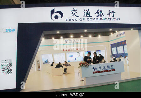 --FILE--Vista della gabbia della banca di comunicazioni (BoCom) durante una fiera a Pechino in Cina, 2 novembre 2014. Banca di comunicazioni (BoCom), mento Foto Stock