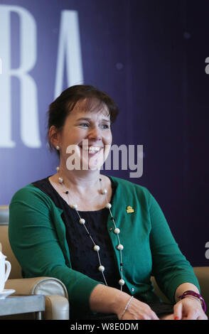 Julie Deane, fondatore di Cambridge sacchetta Company, sorrisi durante la conferenza mondiale sulle donne e imprenditorialità detenute dal gruppo Alibaba in Hangzhou Foto Stock