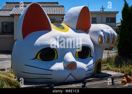 Giappone, Honshu, nella prefettura di Aichi, Tokoname, cat in ceramica Foto Stock