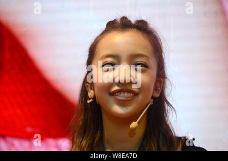 Giapponese attrice e cantante Itano Tomomi sorrisi durante l'undicesimo China International Comics and Games Expo (CCG Expo 2015) in Cina a Shanghai, 10 Luglio Foto Stock