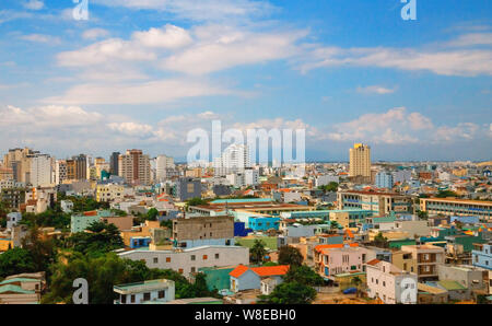 Danang, Vietnam: 10 Maggio 2019 - edifici residenziali e alberghi a Danang, una città sulla spiaggia Foto Stock