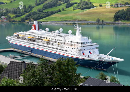 MV Boudicca è una di medie dimensioni la nave di crociera opperated bt la Fed Olsen Cruises. Il rivestimento è raffigurato nel corso di una crociera dei fiordi norvegesi. Foto Stock