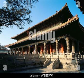 --FILE--Vista del Dacheng Hal nel Tempio di Confucio nella città di Qufu, est della Cina di provincia di Shandong, 11 aprile 2009. Tempio di Confucio in Qufu, Foto Stock