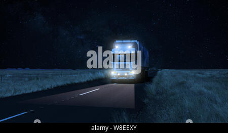 Voli di lungo raggio per una notte di autotrasporti logistica in un paese scuro highway Road in South African Farmland regione Foto Stock