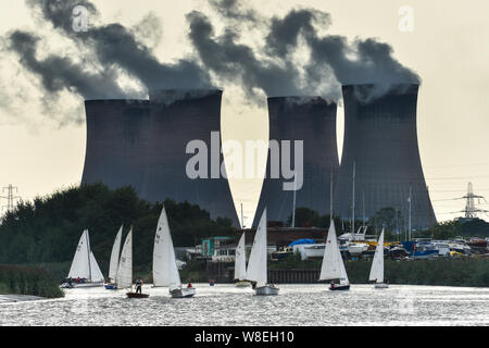 'Potenza' vela - Locale Yacht club derive in Britannia gara Pursuit intorno alla stazione di alimentazione. Foto Stock