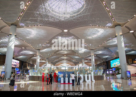 ISTANBUL, Turchia, Agosto 07, 2019: vista interna dell'Istanbul nuovo aeroporto. Il nuovo aeroporto di Istanbul è il principale aeroporto internazionale. Coppe UEFA presentano Foto Stock