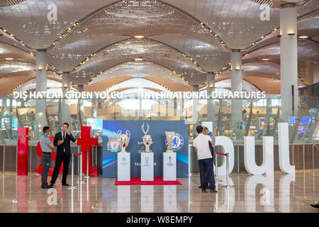 ISTANBUL, Turchia, Agosto 07, 2019: vista interna dell'Istanbul nuovo aeroporto. Il nuovo aeroporto di Istanbul è il principale aeroporto internazionale. Coppe UEFA presentano Foto Stock