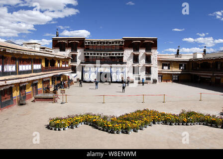 --FILE--Vista interna del palazzo del Potala a Lhasa, a sud-ovest della Cina di regione autonoma del Tibet, 11 ottobre 2014. La capitale di autonoma del Tibet Foto Stock