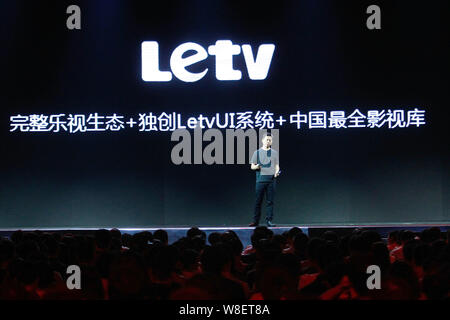 --FILE--Jia Yueting, fondatore, Presidente e CEO di Leshi Information & Technology (Letv), parla nel corso di una conferenza stampa per Letv smart tv in Foto Stock