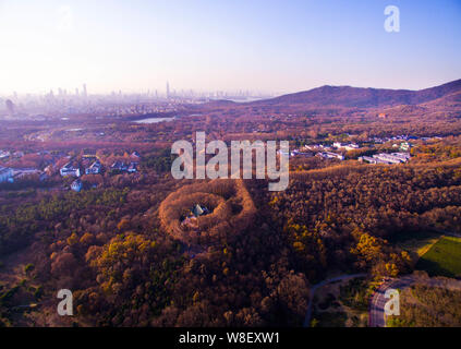 Vista aerea del maggio-ling Palace, dove Chiang Kai-shek, ex leader del Kuomintang, e sua moglie Soong maggio-ling una volta visse, il cui tetto sembra l Foto Stock