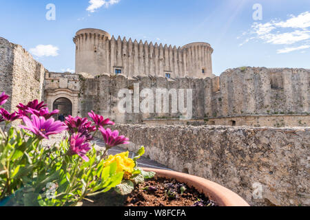 Castello normanno del XI secolo in Santa Severina, Calabria, Italia Foto Stock