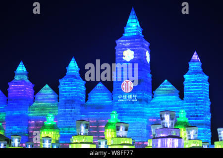 Vista notturna di sculture di ghiaccio alla XXXI Harbin International Ice e Snow Festival di Harbin city, a nord-est della Cina di Provincia di Heilongjiang, 5 gennaio Foto Stock