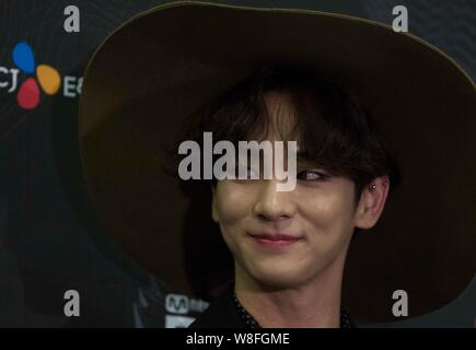 Il cantante e attore Kim Ki-bum, meglio noto con il suo nome di fase chiave, Corea del Sud boy SHINee gruppo partecipa a una conferenza stampa per il 2015 Mnet Asian M Foto Stock