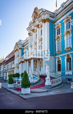 Spazzare ingresso al Palazzo di Caterina a Pushkin, San Pietroburgo, Russia il 22 Luglio 2019 Foto Stock