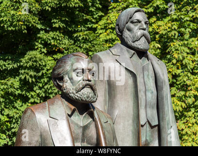 Statua di Karl Marx e Friedrich Engels in Berlino Foto Stock