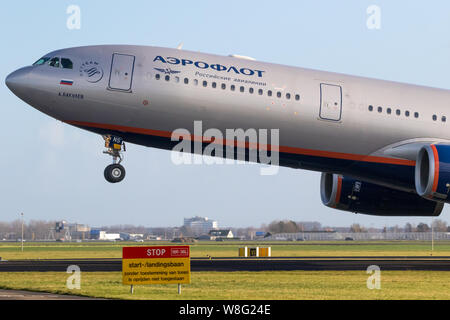 AMSTERDAM, Paesi Bassi - 9 gennaio 2019: Russo Aeroflot Airbus A330 passeggero aereo decolla da Amsterdam-Schiphol aeroporto internazionale. Foto Stock